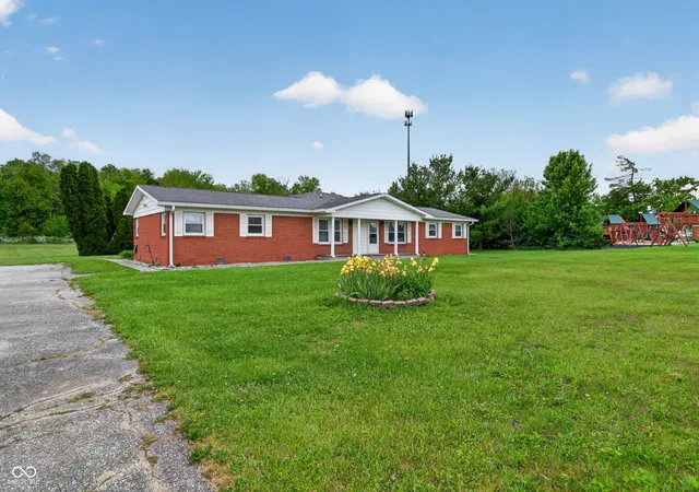 Photo 3 of Sale Pending at 4410 S 00 Ew, Kokomo, IN 46902 | MLS# 22105655 | Listing updated on 2026-09-14