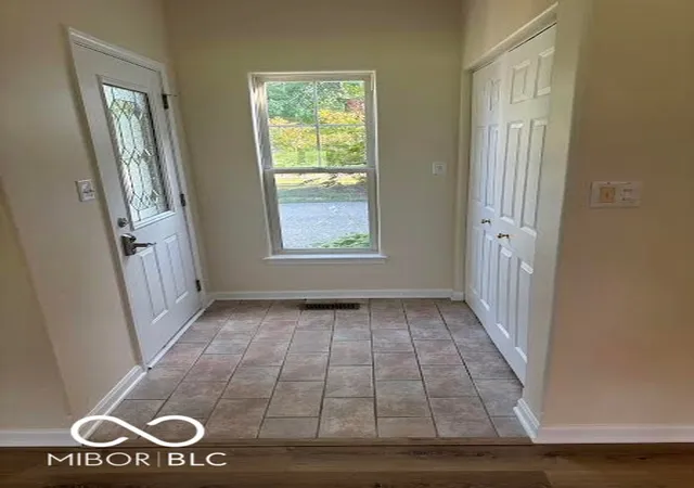 Photo 4 of Single family home for sale at 9247 Norris Dr, Hobart, IN 46342 | MLS# 22105931 | Listing updated on 2026-09-13