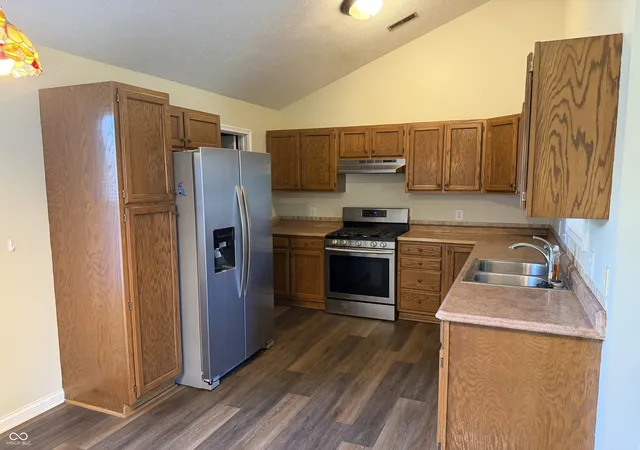 Photo 2 of Single family home for sale at 524 Jubilee Ln, Avon, IN 46123 | MLS# 22106379 | Listing updated on 2026-09-19
