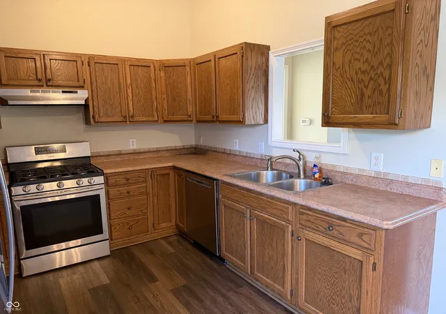 Photo 3 of Single family home for sale at 524 Jubilee Ln, Avon, IN 46123 | MLS# 22106379 | Listing updated on 2026-09-19