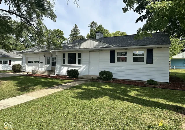 Photo 1 of Single family home for sale at 2 W Tilden Dr, Brownsburg, IN 46112 | MLS# 22106421 | Listing updated on 2026-09-15