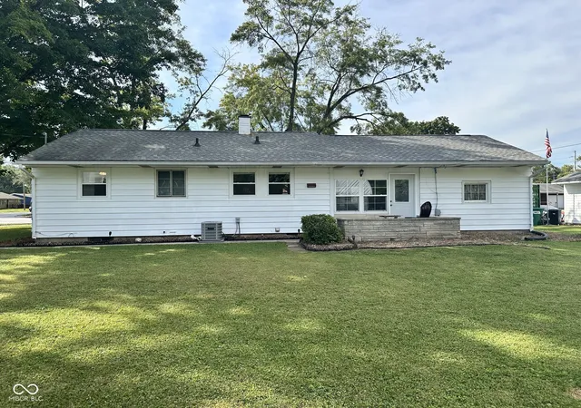 Photo 2 of Single family home for sale at 2 W Tilden Dr, Brownsburg, IN 46112 | MLS# 22106421 | Listing updated on 2026-09-15