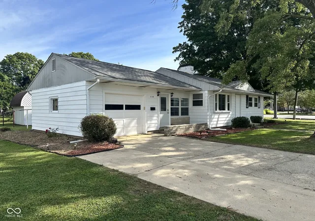 Photo 3 of Single family home for sale at 2 W Tilden Dr, Brownsburg, IN 46112 | MLS# 22106421 | Listing updated on 2026-09-15