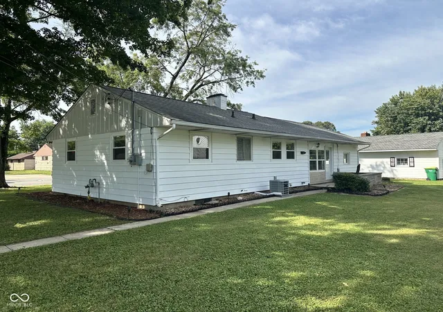 Photo 3 of Sale Pending at 2 W Tilden Dr, Brownsburg, IN 46112 | MLS# 22106421 | Listing updated on 2026-09-29