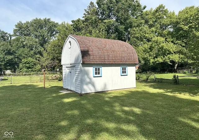 Photo 4 of Sale Pending at 2 W Tilden Dr, Brownsburg, IN 46112 | MLS# 22106421 | Listing updated on 2026-09-29