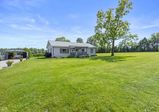 Photo 3 of Sale Pending at 9785 W County Rd 200 N, Seymour, IN 47274 | MLS# 22106716 | Listing updated on 2026-09-15