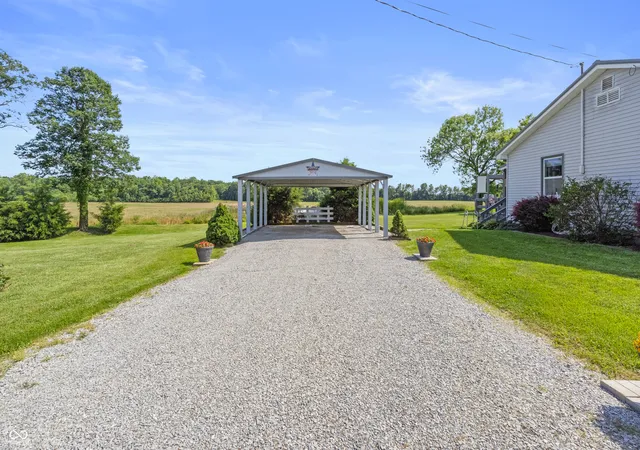 Photo 3 of Sale Pending at 9785 W County Rd 200 N, Seymour, IN 47274 | MLS# 22106716 | Listing updated on 2026-09-15