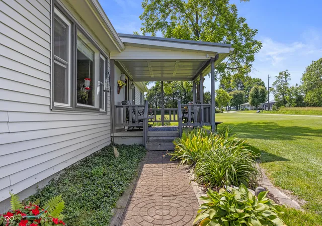 Photo 4 of Sale Pending at 9785 W County Rd 200 N, Seymour, IN 47274 | MLS# 22106716 | Listing updated on 2026-09-15