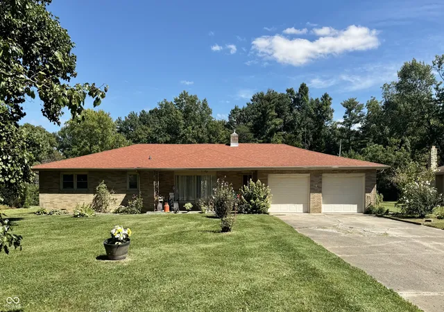 Photo 1 of Single family home for sale at 616 Vermillion Ct, Anderson, IN 46012 | MLS# 22106859 | Listing updated on 2026-09-10