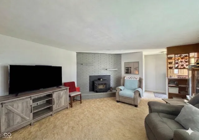 Photo 3 of Single family home for sale at 616 Vermillion Ct, Anderson, IN 46012 | MLS# 22106859 | Listing updated on 2026-09-10