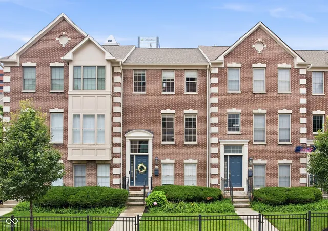 Photo 2 of Condo for sale at 240 N New Jersey St, Indianapolis, IN 46204 | MLS# 22107037 | Listing updated on 2026-09-10