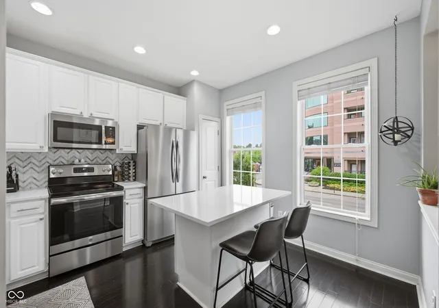 Photo 4 of Condo for sale at 240 N New Jersey St, Indianapolis, IN 46204 | MLS# 22107037 | Listing updated on 2026-09-10