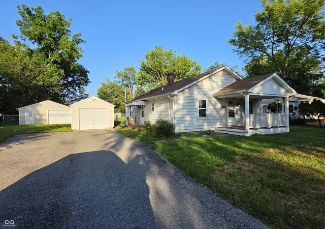 Photo 2 of Single family home for sale at 3819 S Olney, Indianapolis, IN 46237 | MLS# 22107213 | Listing updated on 2026-10-03