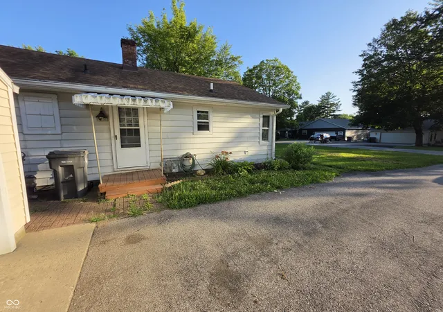 Photo 4 of Single family home for sale at 3819 S Olney, Indianapolis, IN 46237 | MLS# 22107213 | Listing updated on 2026-10-03
