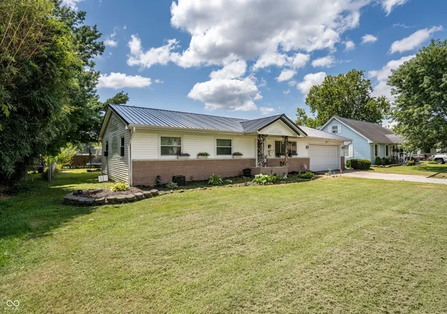 Photo 2 of Single family home for sale at 741 Wanda St, Scottsburg, IN 47170 | MLS# 22107257 | Listing updated on 2026-09-10