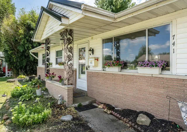 Photo 3 of Single family home for sale at 741 Wanda St, Scottsburg, IN 47170 | MLS# 22107257 | Listing updated on 2026-09-10