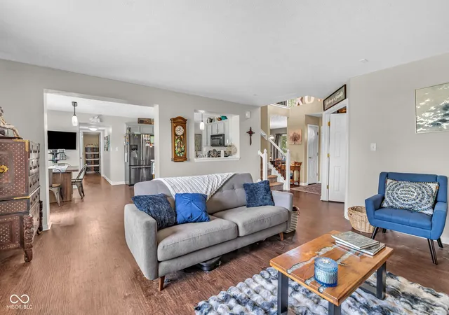 Photo 2 of Single family home for sale at 2905 Shadow Lake Dr, Indianapolis, IN 46217 | MLS# 22107290 | Listing updated on 2026-10-14