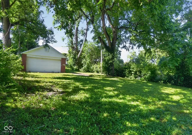 Photo 2 of Single family home for sale at 4933 E 39th Street, Indianapolis, IN 46226 | MLS# 22107906 | Listing updated on 2026-09-12