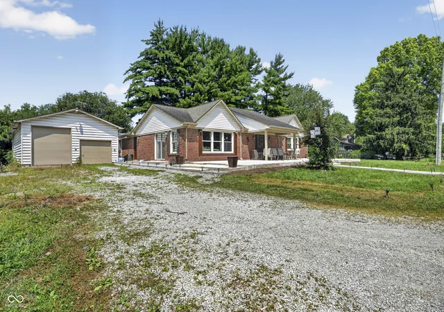 Photo 3 of Single family home for sale at 602 S 840 East, Zionsville, IN 46077 | MLS# 22108023 | Listing updated on 2026-09-23