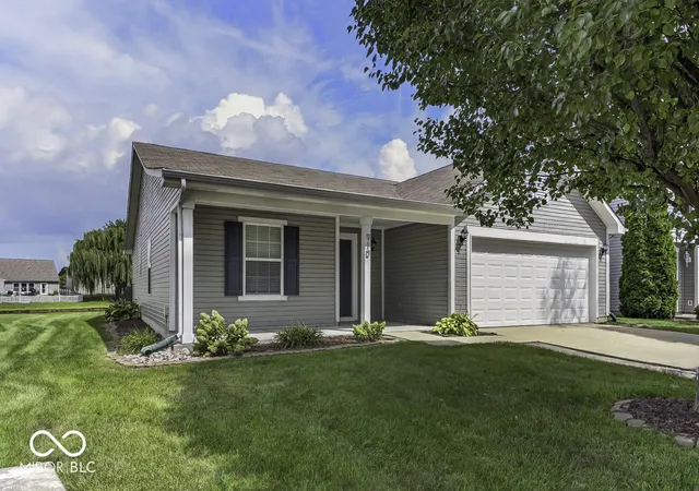 Photo 1 of Single family home for sale at 910 Stonehurst Dr, Franklin, IN 46131 | MLS# 22108029 | Listing updated on 2026-10-07