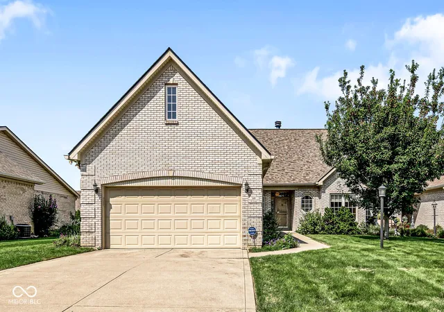 Photo 2 of Sale Pending at 548 Parkhurst Ct, Greenwood, IN 46142 | MLS# 22108081 | Listing updated on 2026-09-14