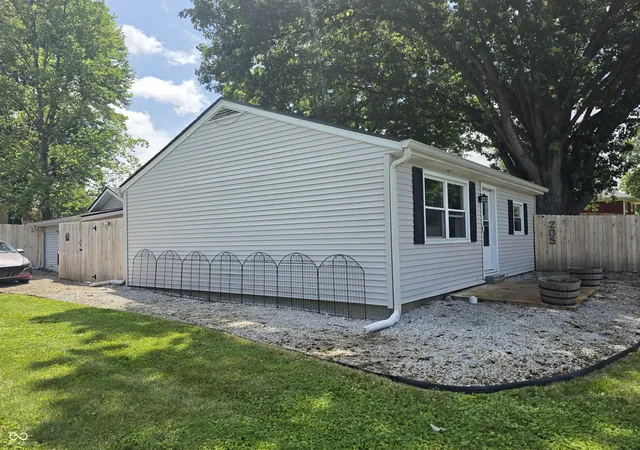 Photo 3 of Sale Pending at 205 N Main St, Charlottesville, IN 46117 | MLS# 22108100 | Listing updated on 2026-09-15