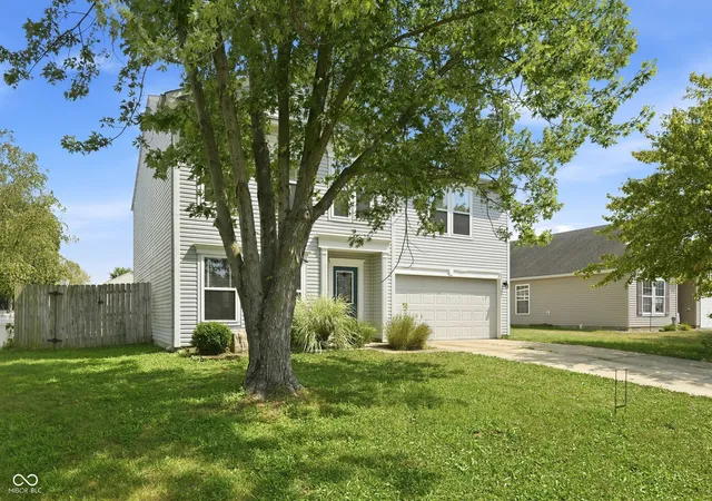 Photo 3 of Single family home for sale at 6345 Graybrook Cir, Indianapolis, IN 46237 | MLS# 22108127 | Listing updated on 2026-09-14