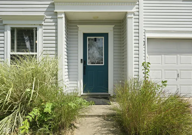 Photo 3 of Single family home for sale at 6345 Graybrook Cir, Indianapolis, IN 46237 | MLS# 22108127 | Listing updated on 2026-09-14