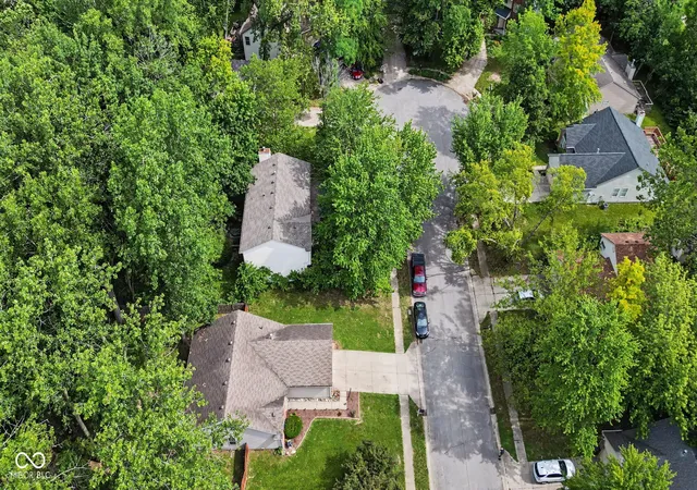 Photo 4 of Single family home for sale at 7244 Bradford Woods Way, Indianapolis, IN 46268 | MLS# 22108187 | Listing updated on 2026-09-22