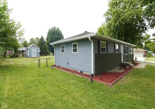 Photo 4 of Sale Pending at 3512 Royal Oak Dr, Indianapolis, IN 46227 | MLS# 22108210 | Listing updated on 2026-10-05