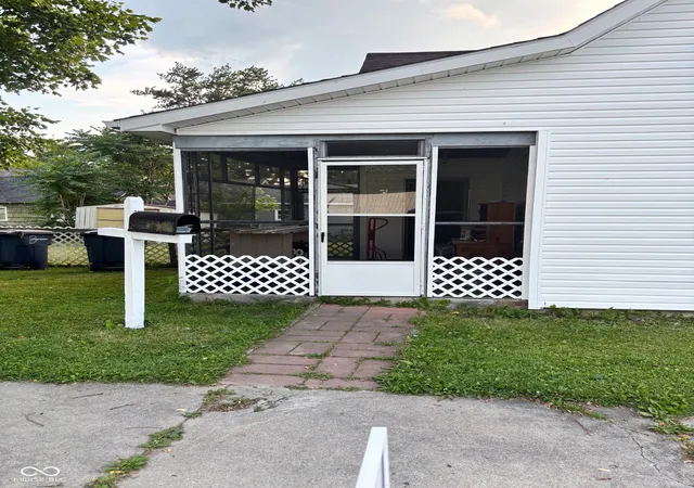 Photo 2 of Single family home for sale at 214 S 10th Street, Elwood, IN 46036 | MLS# 22108423 | Listing updated on 2026-09-11