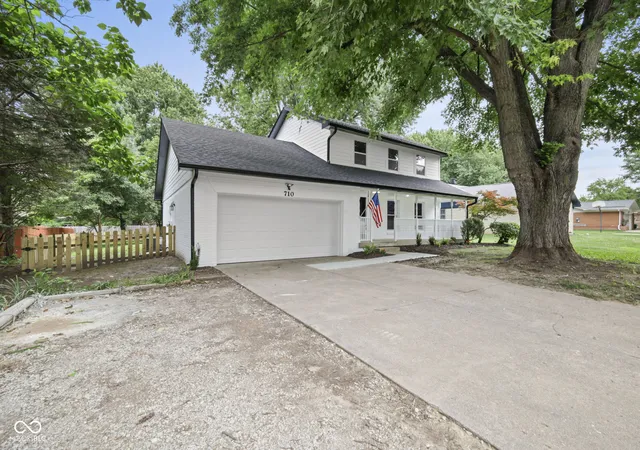 Photo 2 of Single family home for sale at 710 W Southport Rd, Indianapolis, IN 46217 | MLS# 22108442 | Listing updated on 2026-10-05