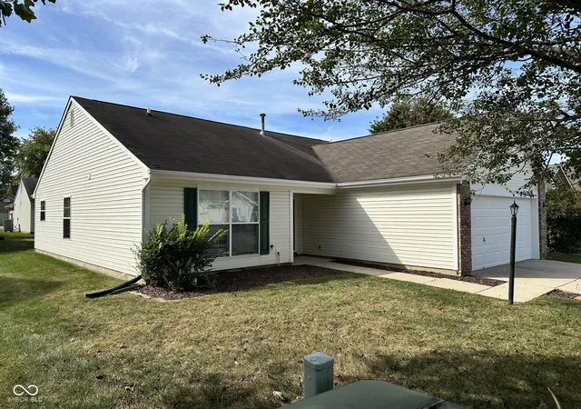 Photo 2 of Single family home for sale at 721 Chestnut Ln, Brownsburg, IN 46112 | MLS# 22108548 | Listing updated on 2026-09-15