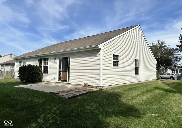 Photo 3 of Single family home for sale at 721 Chestnut Ln, Brownsburg, IN 46112 | MLS# 22108548 | Listing updated on 2026-09-15