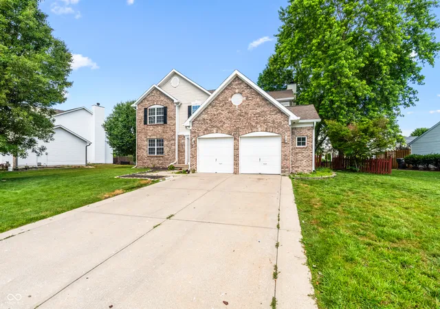 Photo 2 of Single family home for sale at 420 Paddock Rd, Greenwood, IN 46142 | MLS# 22108571 | Listing updated on 2026-09-11