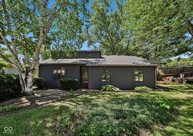 Photo 1 of Sale Pending at 4037 Hillendale Dr, Greenwood, IN 46142 | MLS# 22108853 | Listing updated on 2026-09-29