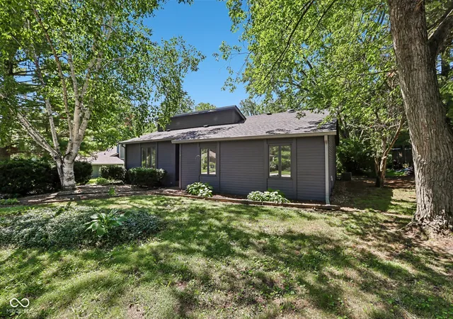 Photo 2 of Sale Pending at 4037 Hillendale Dr, Greenwood, IN 46142 | MLS# 22108853 | Listing updated on 2026-09-29