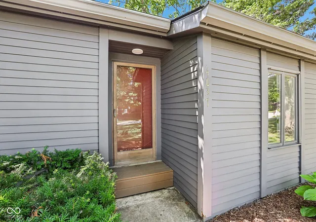 Photo 3 of Sale Pending at 4037 Hillendale Dr, Greenwood, IN 46142 | MLS# 22108853 | Listing updated on 2026-09-29