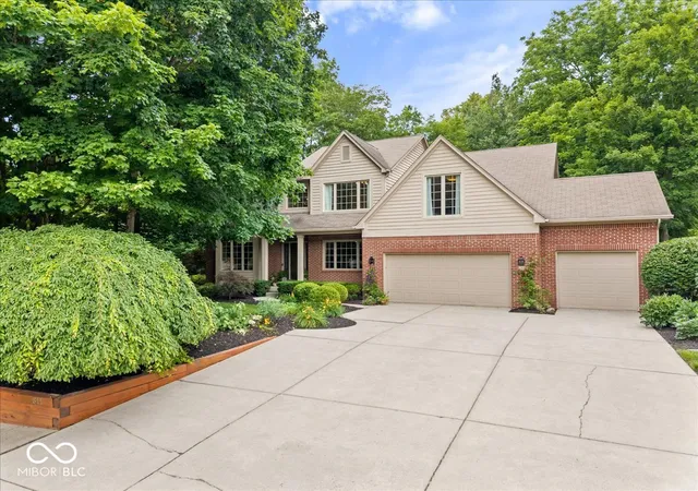 Photo 2 of Sale Pending at 811 Pebble Brk Pl, Noblesville, IN 46062 | MLS# 22108939 | Listing updated on 2026-09-15