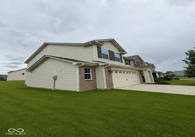 Photo 2 of Single family home for sale at 9725 Pica Dr, Fishers, IN 46040 | MLS# 22108951 | Listing updated on 2026-09-12