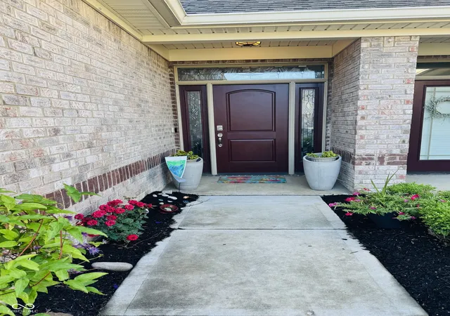 Photo 2 of Single family home for sale at 5383 Buckingham Ln, Plainfield, IN 46168 | MLS# 22109079 | Listing updated on 2026-09-15