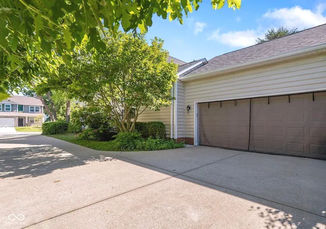 Photo 3 of Single family home for sale at 6521 E Coal Blf Ct, Camby, IN 46113 | MLS# 22109197 | Listing updated on 2026-09-21