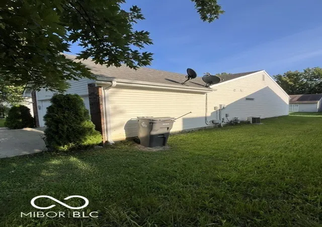 Photo 4 of Sale Pending at 5915 Brookville Lake Dr, Indianapolis, IN 46254 | MLS# 22109280 | Listing updated on 2026-10-29