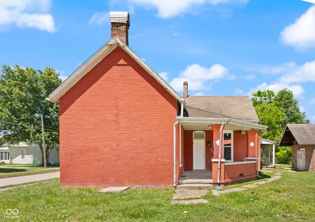 Photo 3 of Single family home for sale at 300 W Howard St, Crothersville, IN 47229 | MLS# 22109729 | Listing updated on 2026-09-15