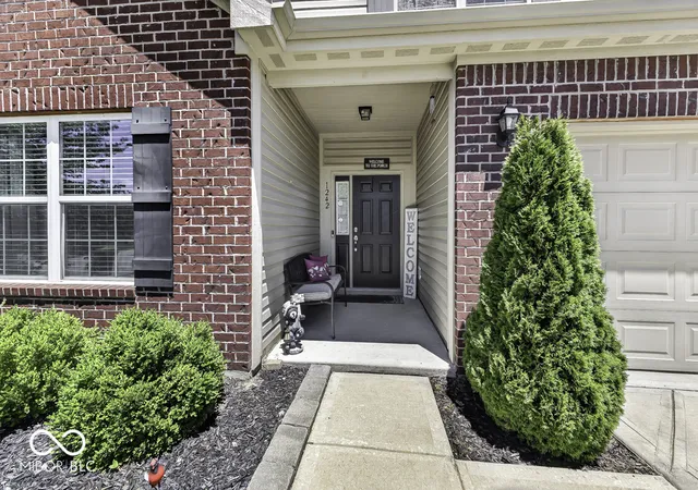 Photo 2 of Single family home for sale at 1242 Northcraft Ct, Franklin, IN 46131 | MLS# 22110021 | Listing updated on 2026-09-10