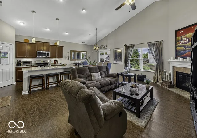 Photo 3 of Single family home for sale at 1242 Northcraft Ct, Franklin, IN 46131 | MLS# 22110021 | Listing updated on 2026-09-10
