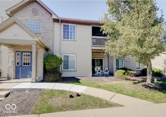 Condo for sale at 230 Legends Crk Way #207, Indianapolis, IN 46229 | MLS# 22110244