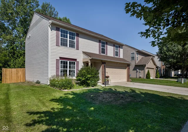 Photo 2 of Single family home for sale at 15427 Outside Trl, Noblesville, IN 46060 | MLS# 22110372 | Listing updated on 2026-10-06