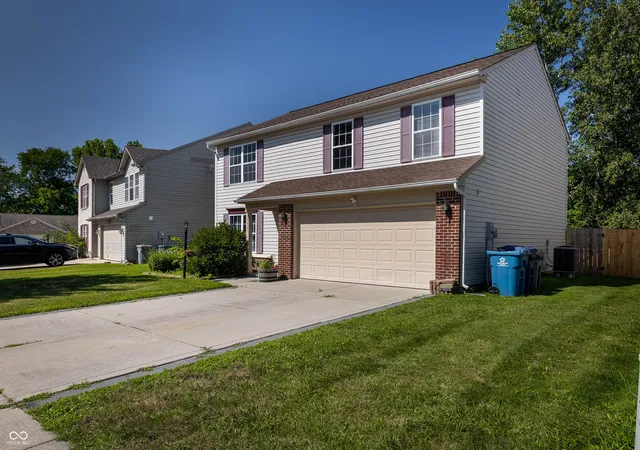 Photo 3 of Single family home for sale at 15427 Outside Trl, Noblesville, IN 46060 | MLS# 22110372 | Listing updated on 2026-10-06