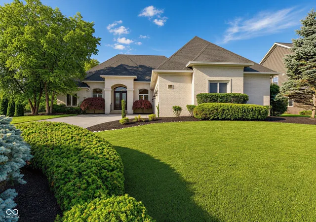 Single family home for sale at 5913 Chartwell Dr, Bargersville, IN 46106 | MLS# 22110375
